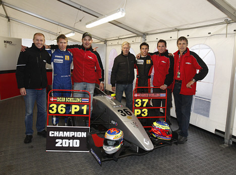 Schilling klanen og deres støtter indenfor KEO Racing.